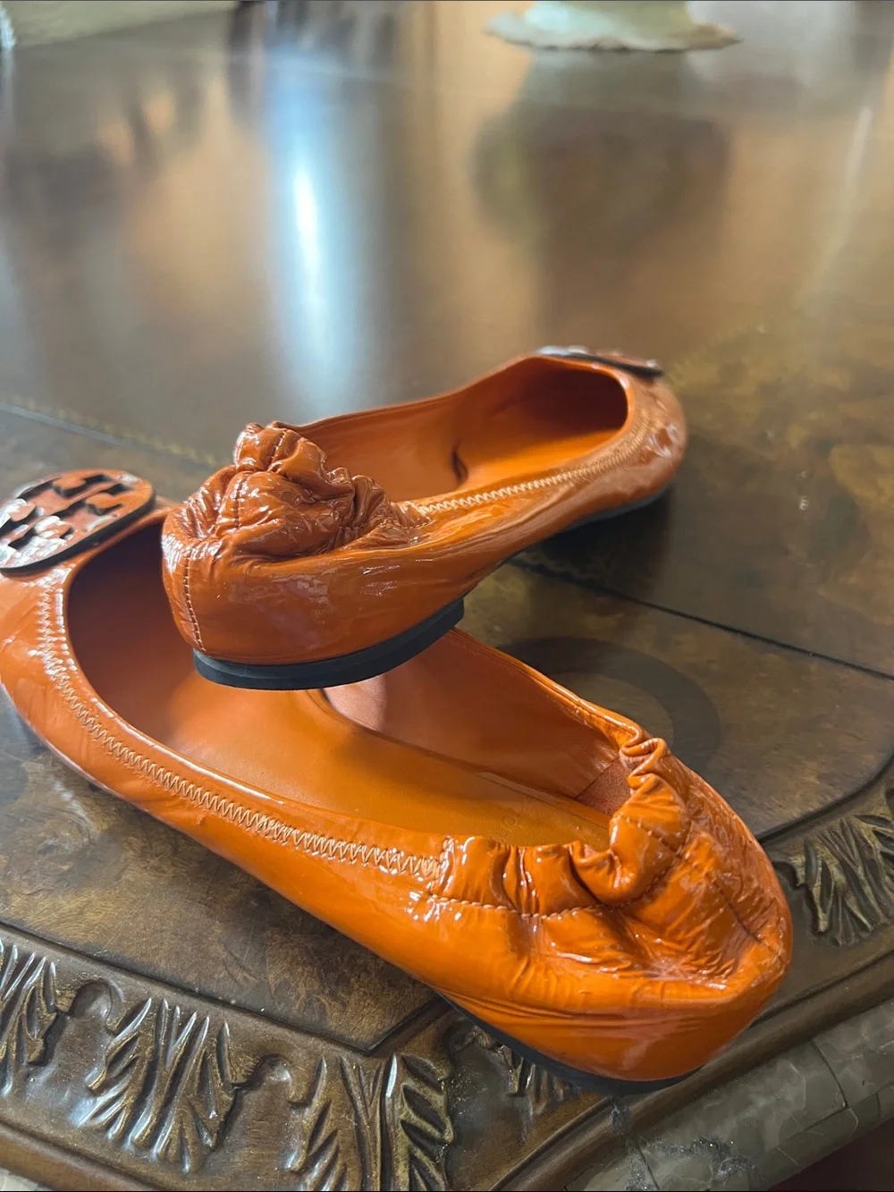 Tory Burch Leather flat shoes ( unique color )